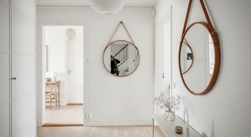 Leather Strap Hanging Mirror